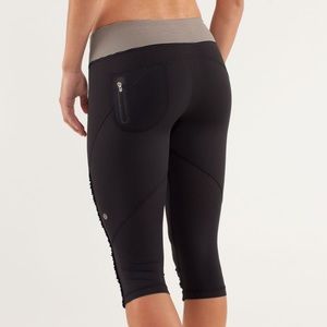 LULULEMON Runnin’ With The Homies Crop Leggings Size 8